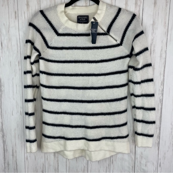 Abercrombie & Fitch NWT black and white striped fuzzy sweater XS - Picture 1 of 4